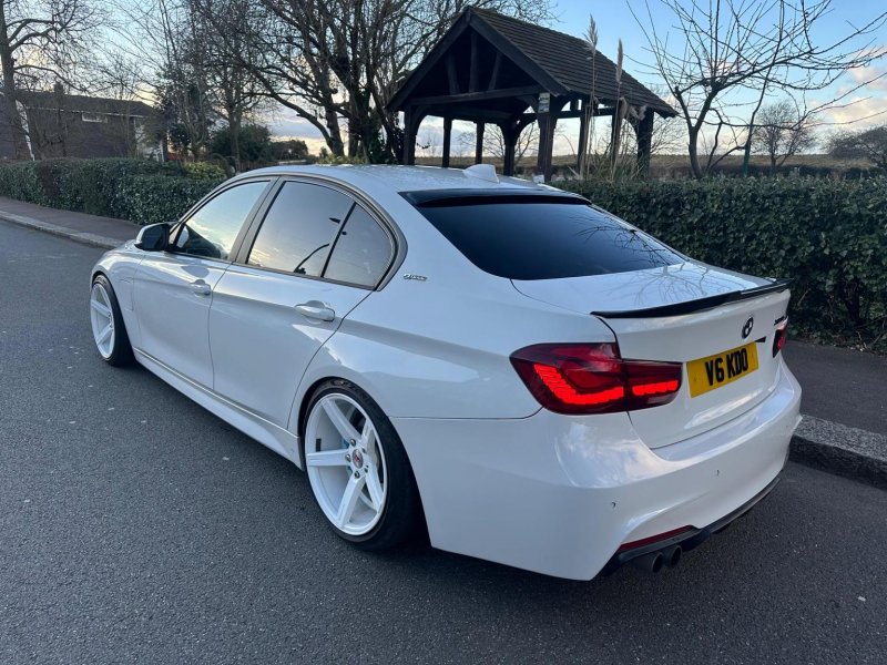 BMW 3 SERIES