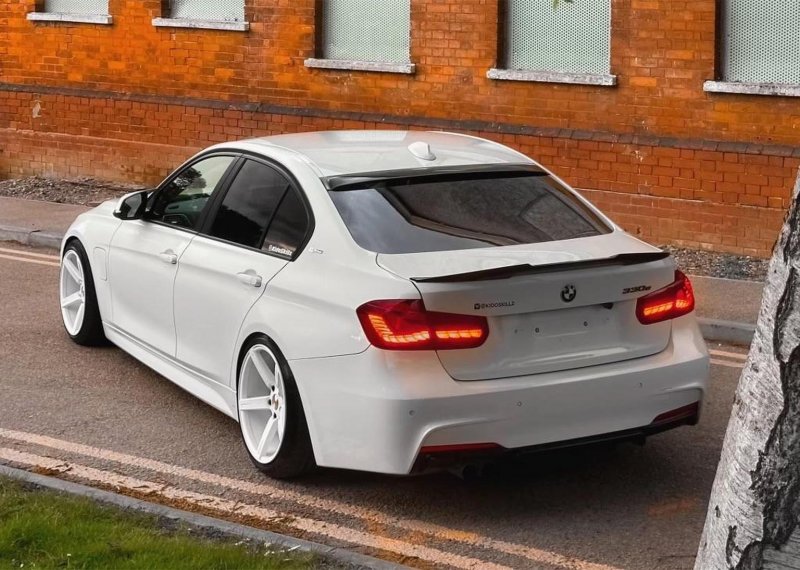 BMW 3 SERIES