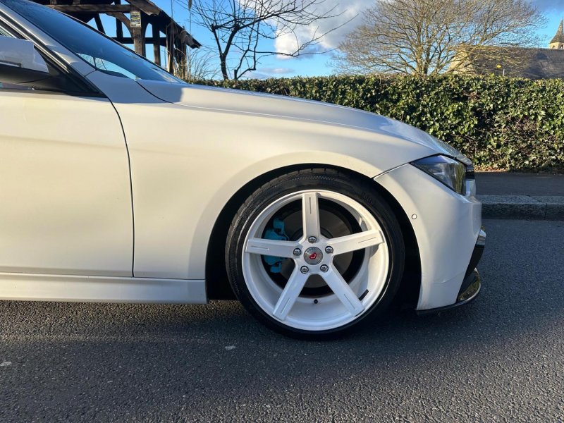 BMW 3 SERIES