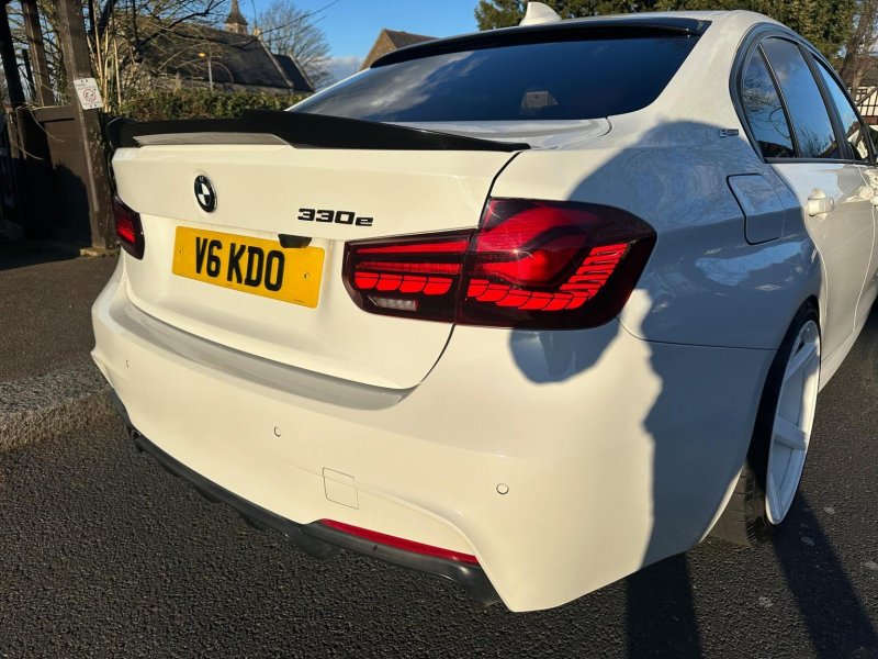 BMW 3 SERIES