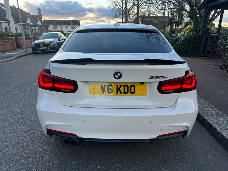 BMW 3 SERIES