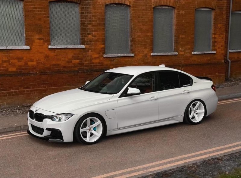 BMW 3 SERIES