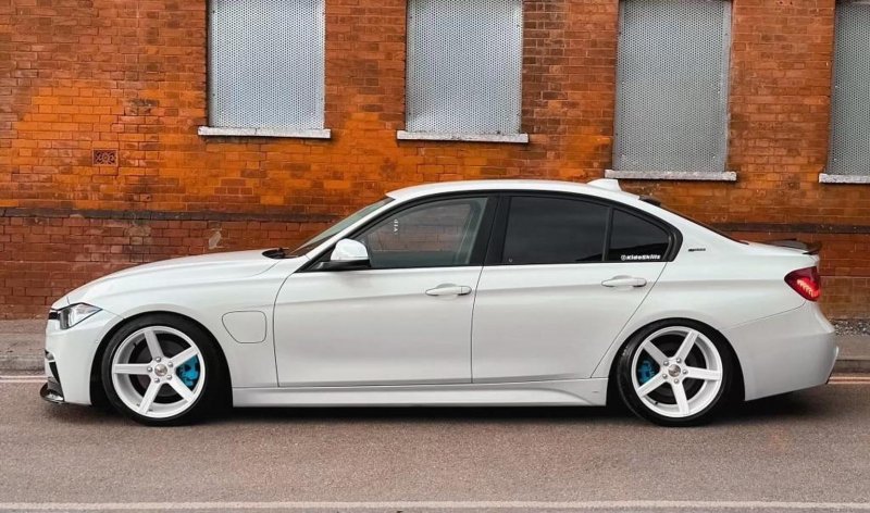BMW 3 SERIES