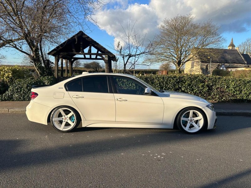 BMW 3 SERIES