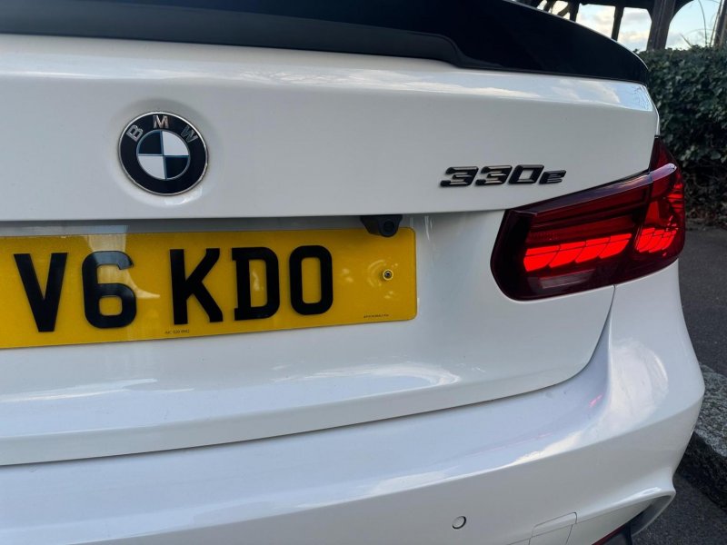 BMW 3 SERIES