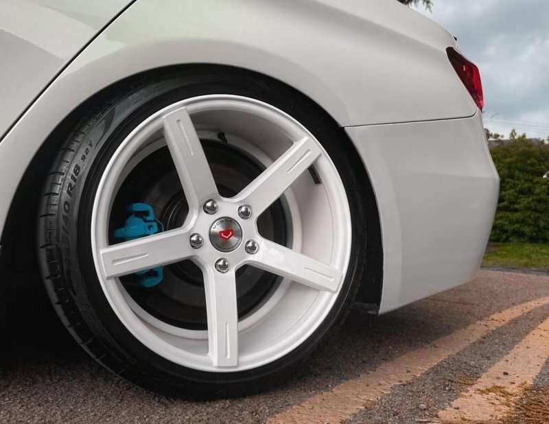 BMW 3 SERIES
