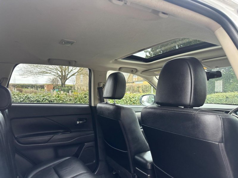 MITSUBISHI OUTLANDER
