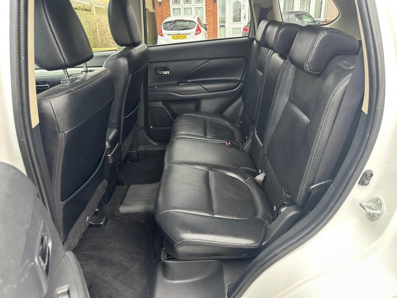 MITSUBISHI OUTLANDER