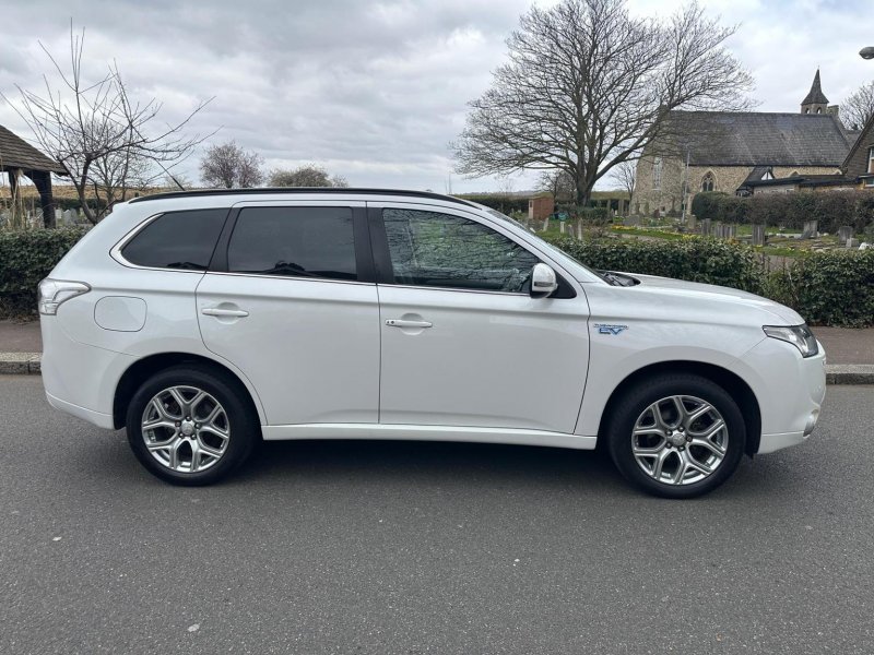View MITSUBISHI OUTLANDER 2.0h 12kWh GX4h CVT 4WD Euro 5 (s/s) 5dr