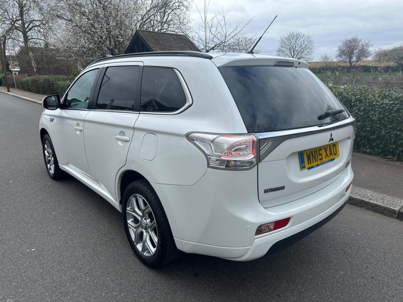 MITSUBISHI OUTLANDER