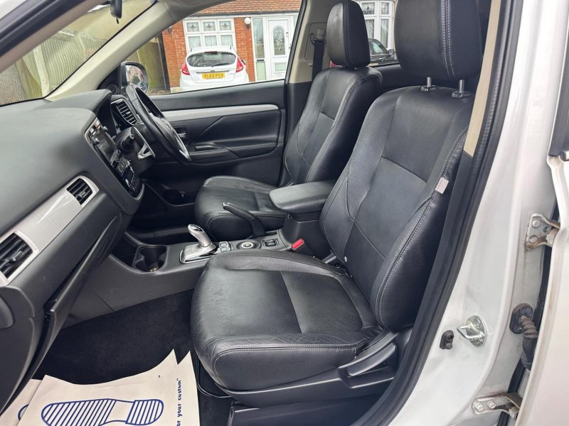 MITSUBISHI OUTLANDER