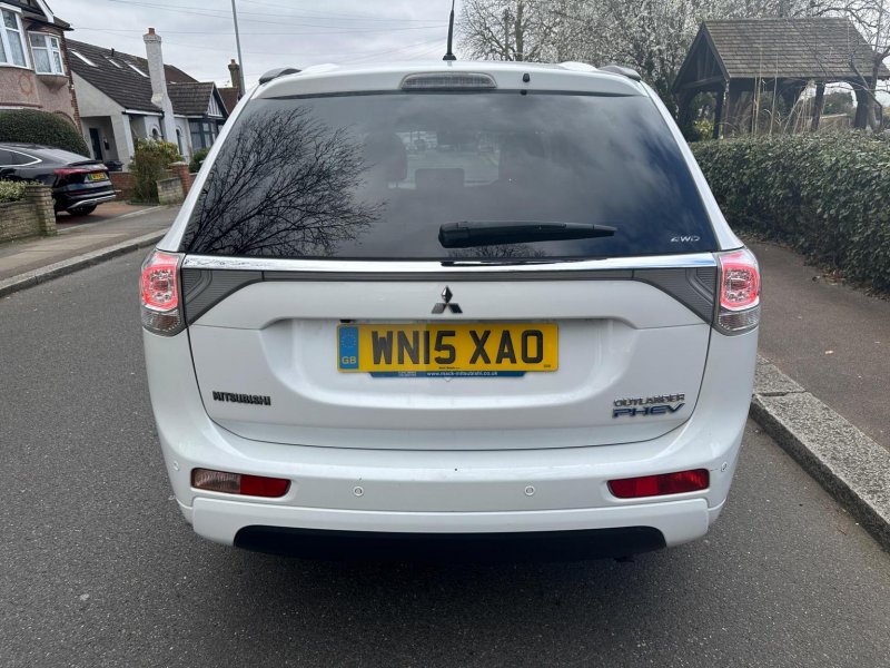 MITSUBISHI OUTLANDER