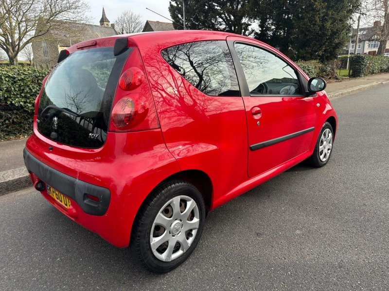 PEUGEOT 107