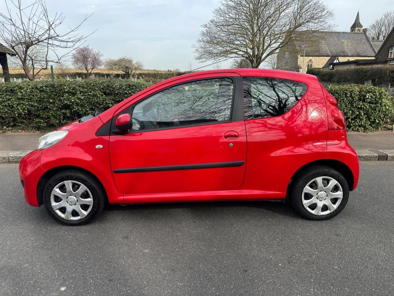 PEUGEOT 107