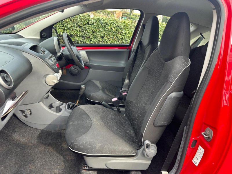 PEUGEOT 107