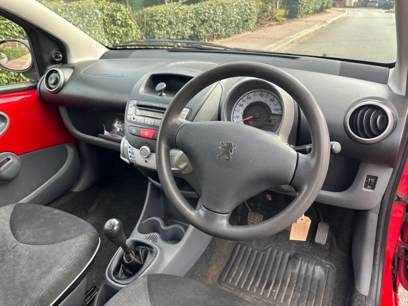 PEUGEOT 107