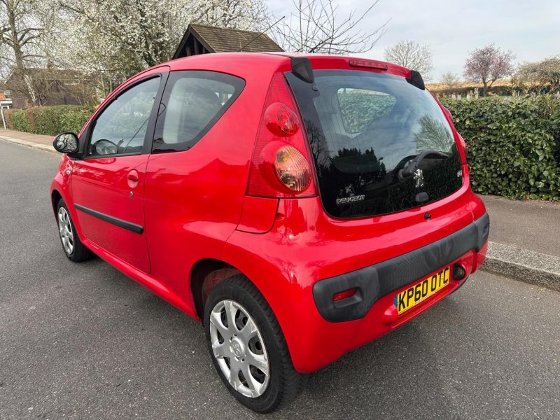 PEUGEOT 107