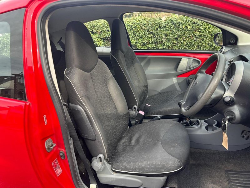 PEUGEOT 107