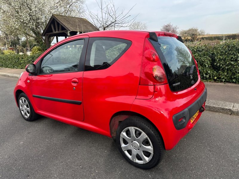 PEUGEOT 107