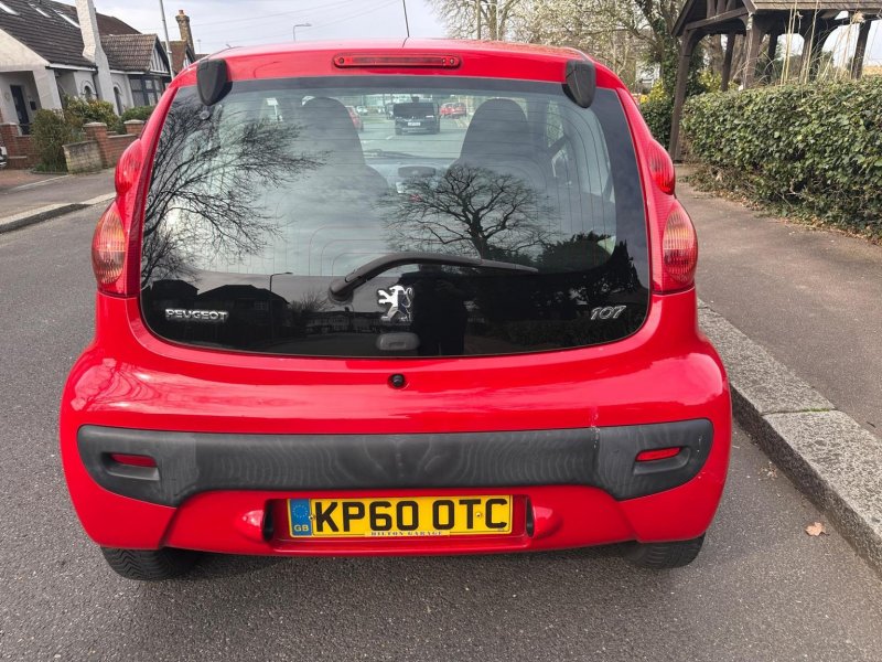 PEUGEOT 107