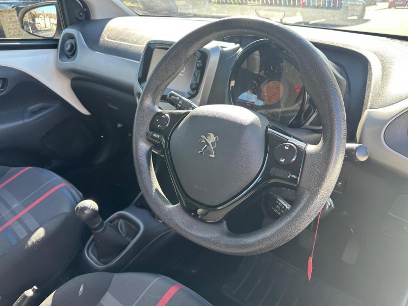PEUGEOT 108