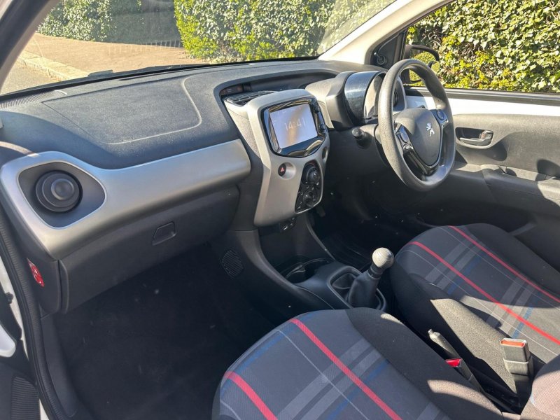 PEUGEOT 108