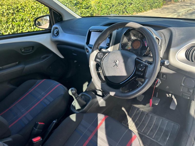 PEUGEOT 108