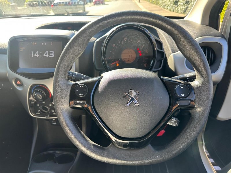 PEUGEOT 108