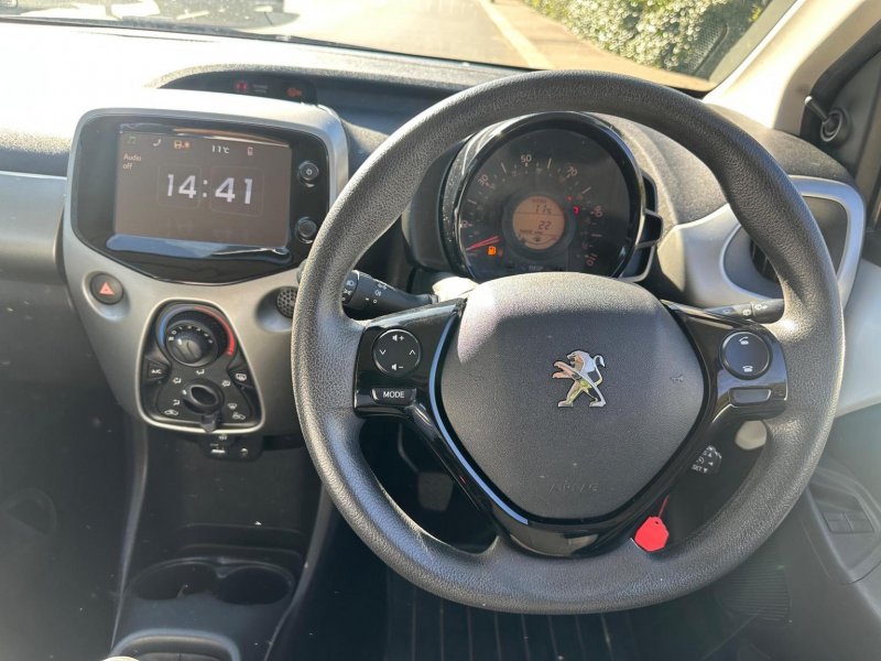PEUGEOT 108