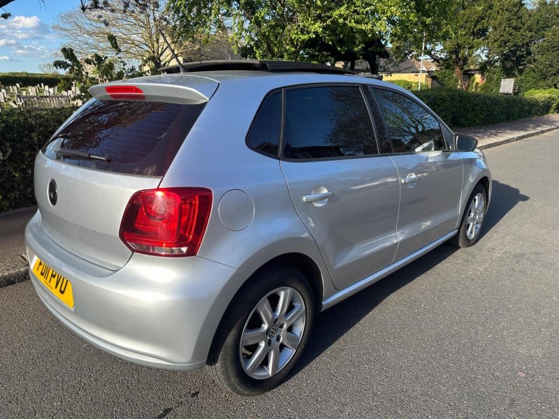 VOLKSWAGEN POLO