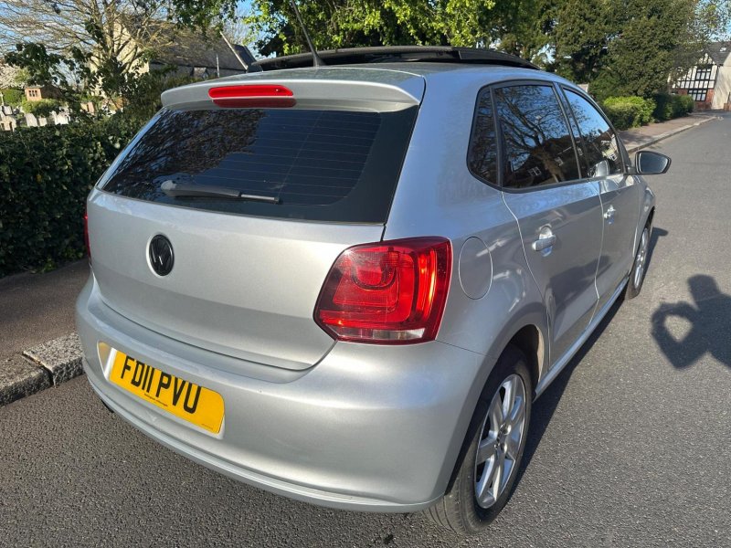 VOLKSWAGEN POLO