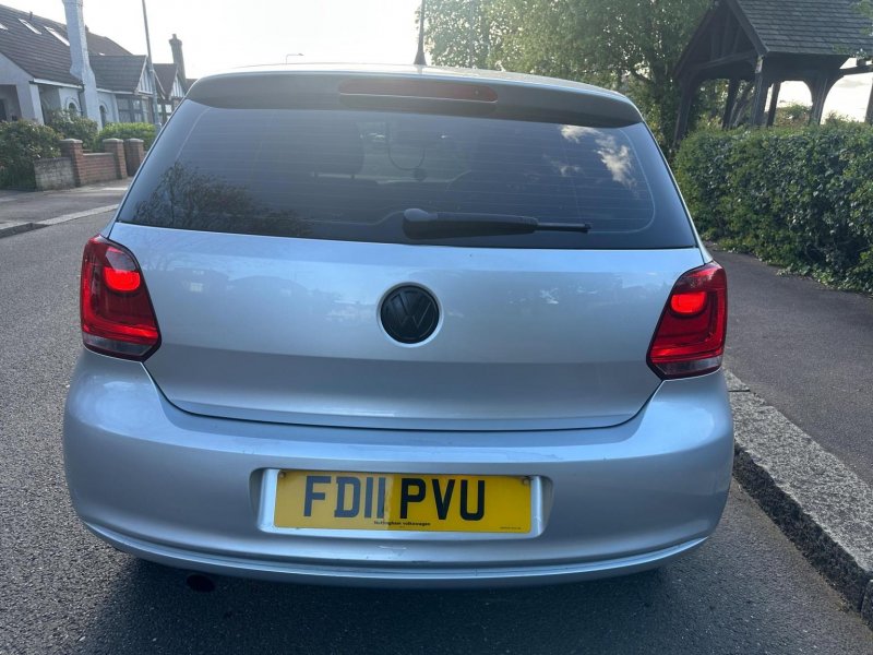 VOLKSWAGEN POLO