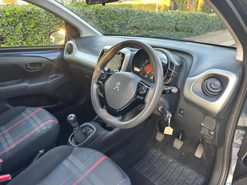 PEUGEOT 108
