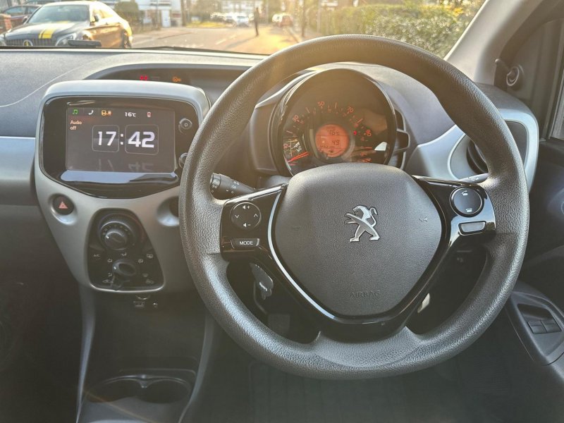 PEUGEOT 108