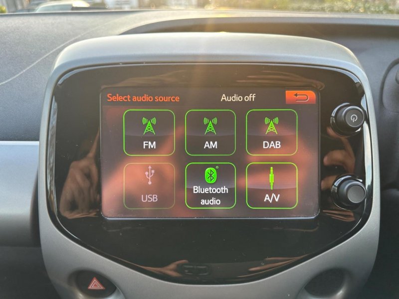 PEUGEOT 108