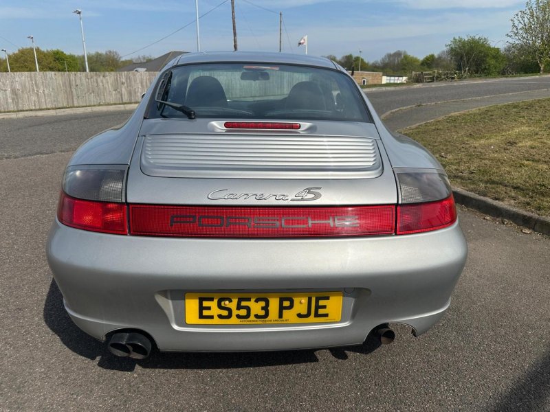 PORSCHE 911
