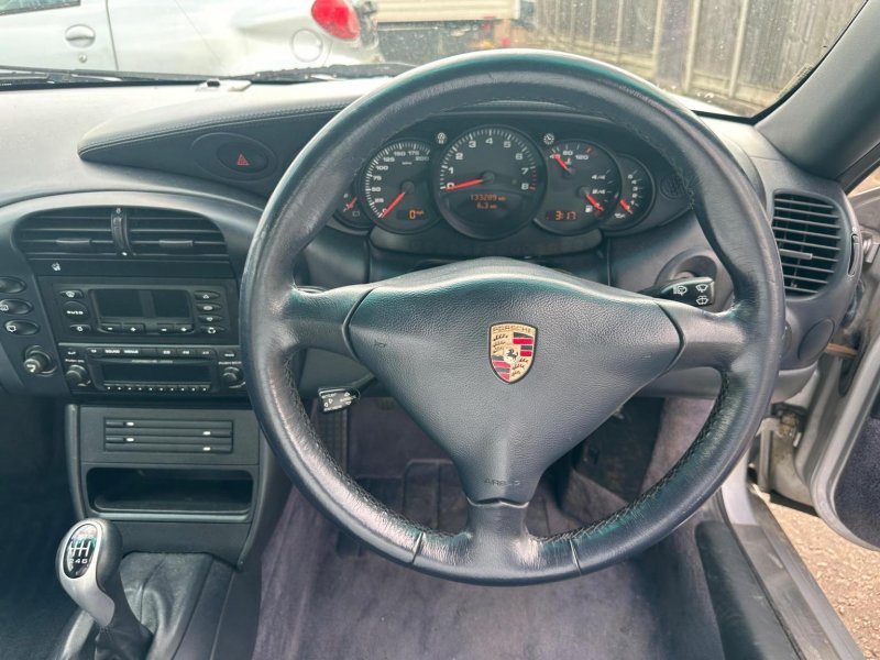 PORSCHE 911
