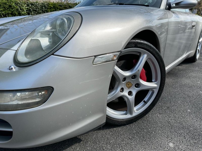 PORSCHE 911