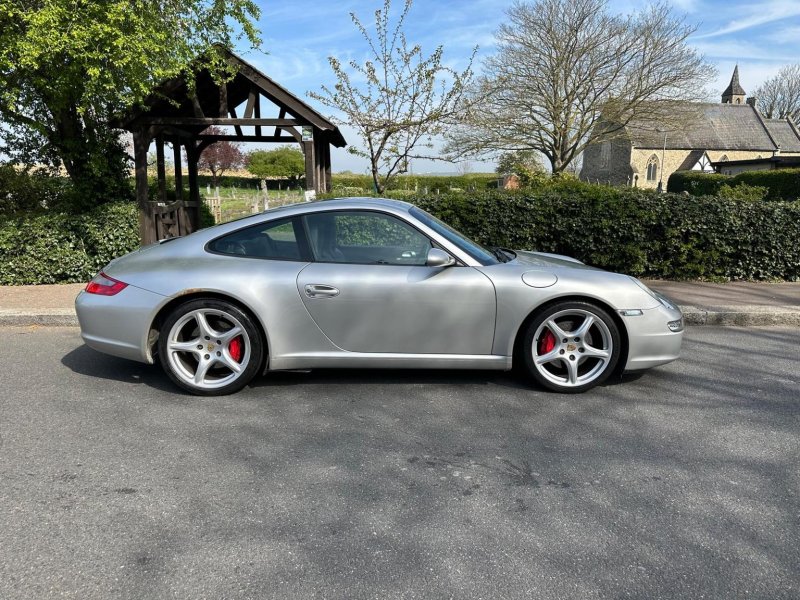 PORSCHE 911