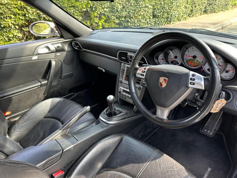 PORSCHE 911