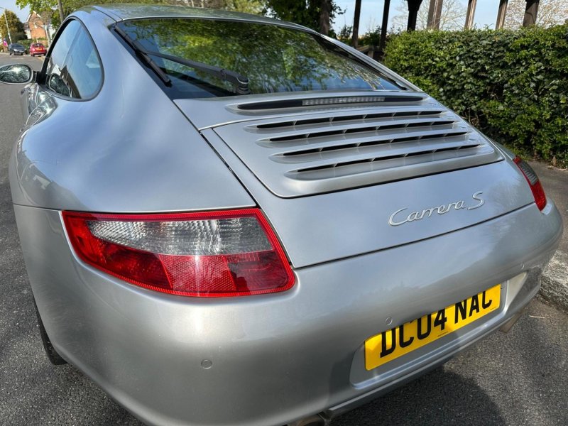 PORSCHE 911