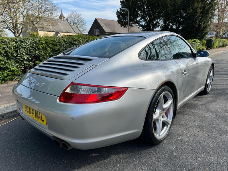 PORSCHE 911