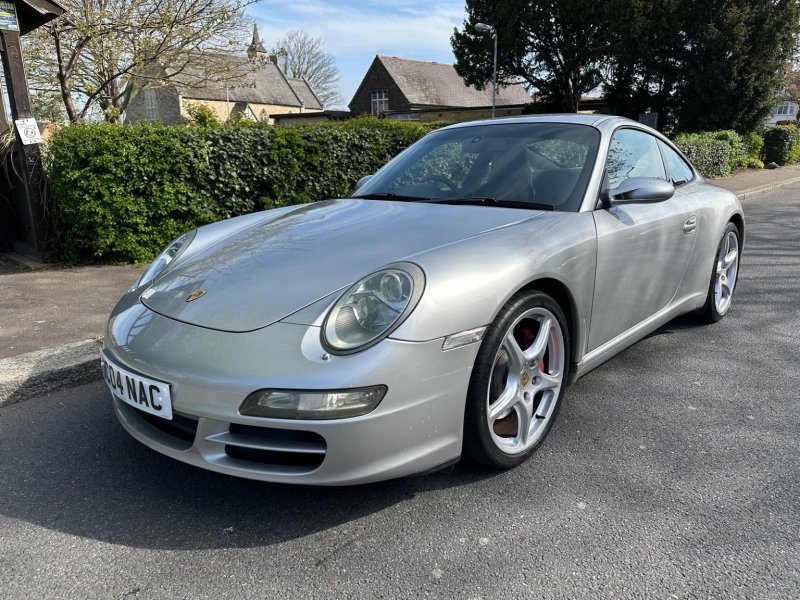 PORSCHE 911