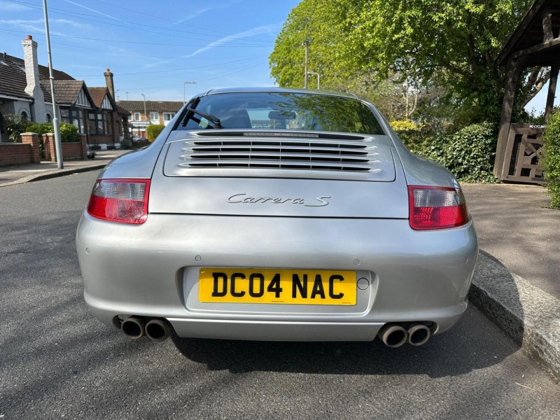PORSCHE 911