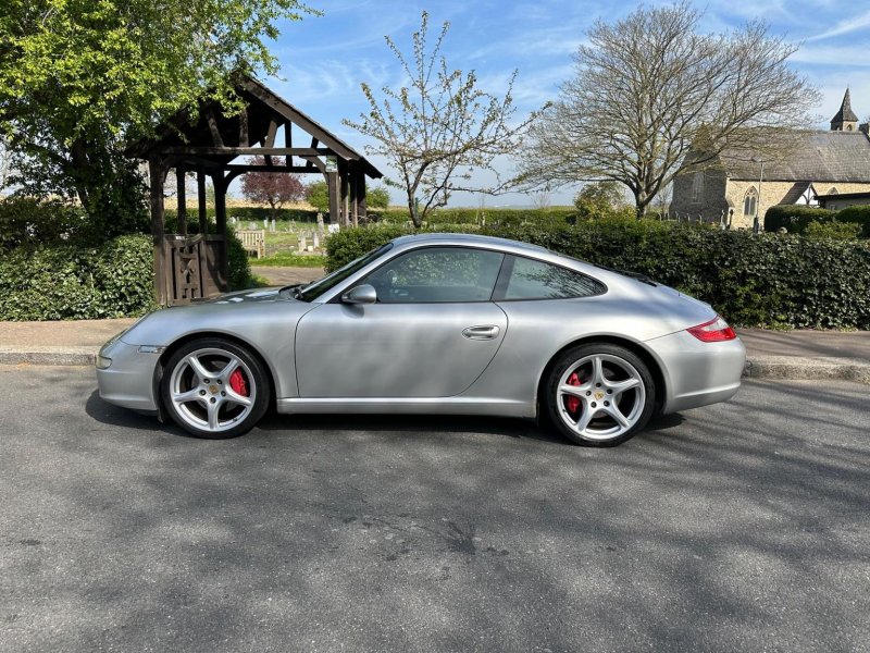 PORSCHE 911