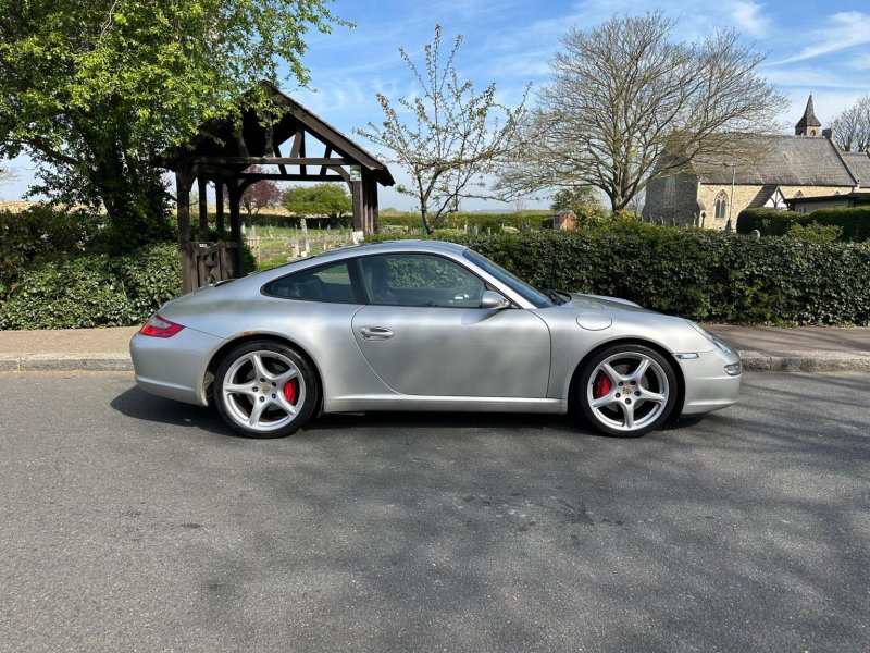 PORSCHE 911