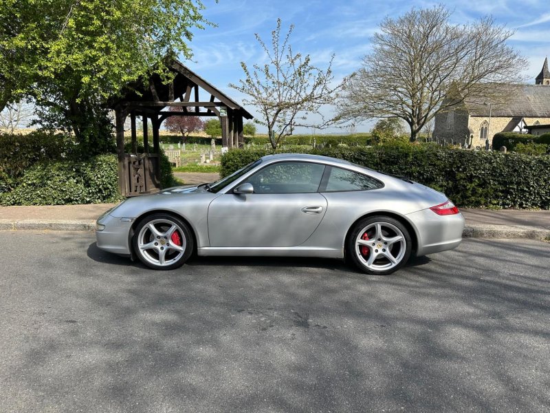 PORSCHE 911