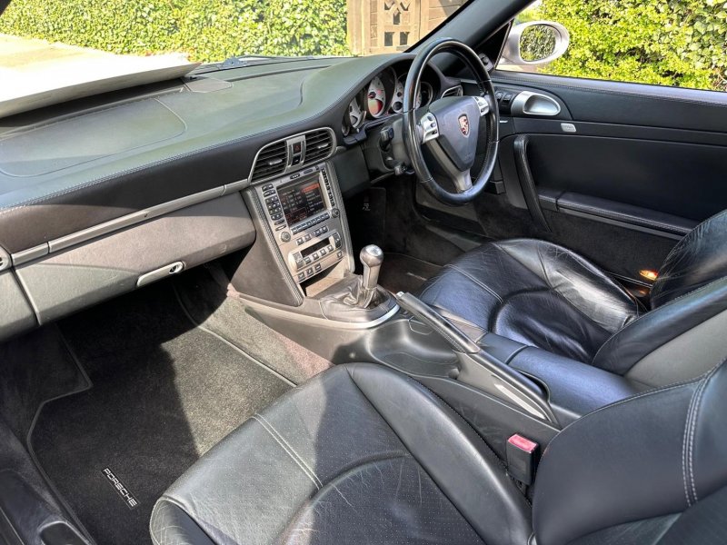 PORSCHE 911