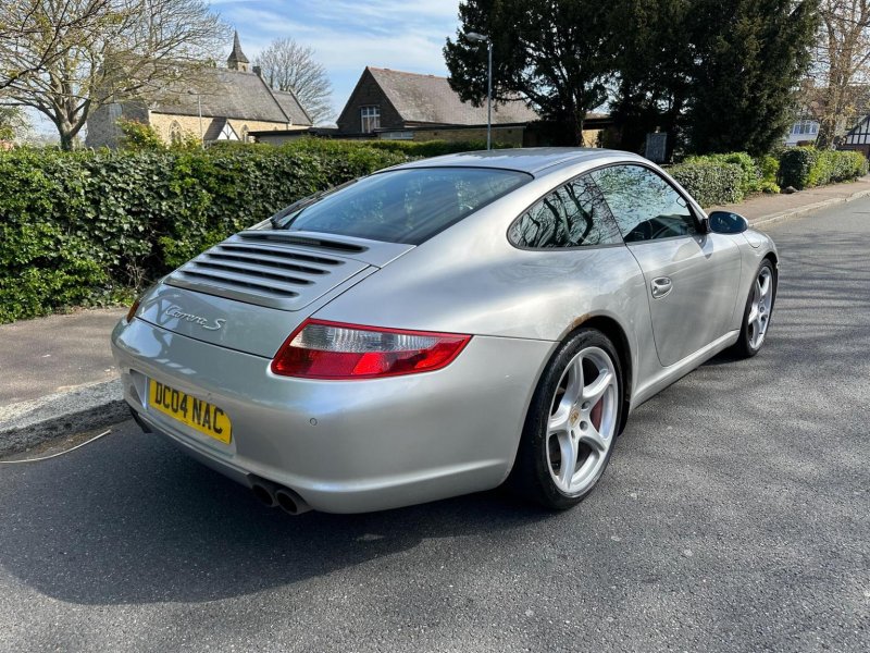 PORSCHE 911