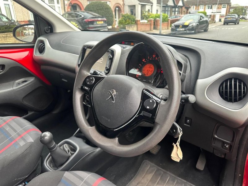 PEUGEOT 108